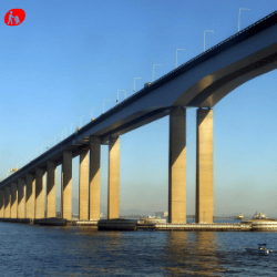 Caminhão de mudança com vista da Ponte Rio–Niterói